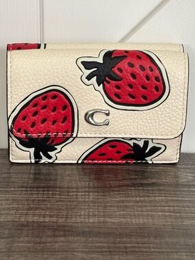 EUC Coach Essential Mini Trifold Wallet with Strawberry 🍓Print